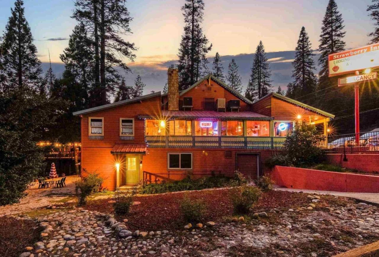 Strawberry Inn Bagian luar foto