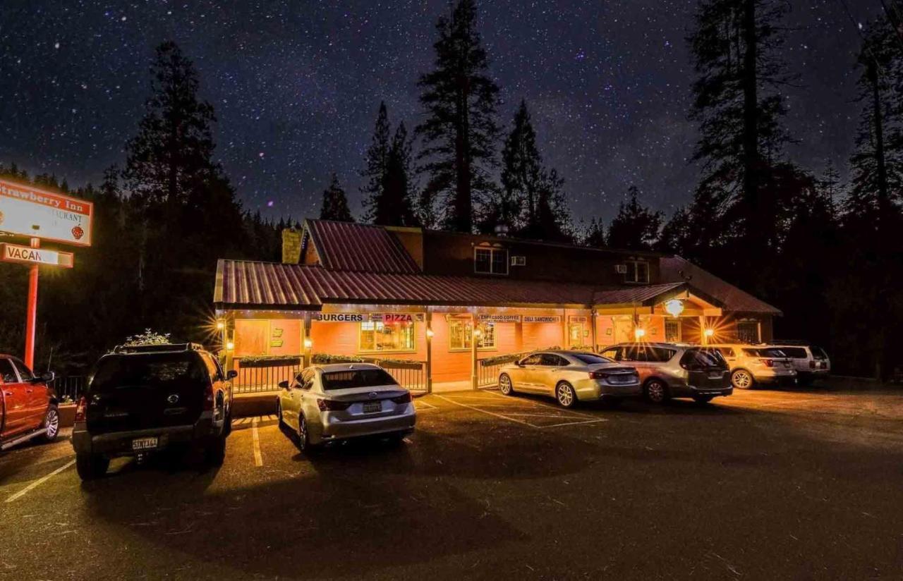 Strawberry Inn Bagian luar foto