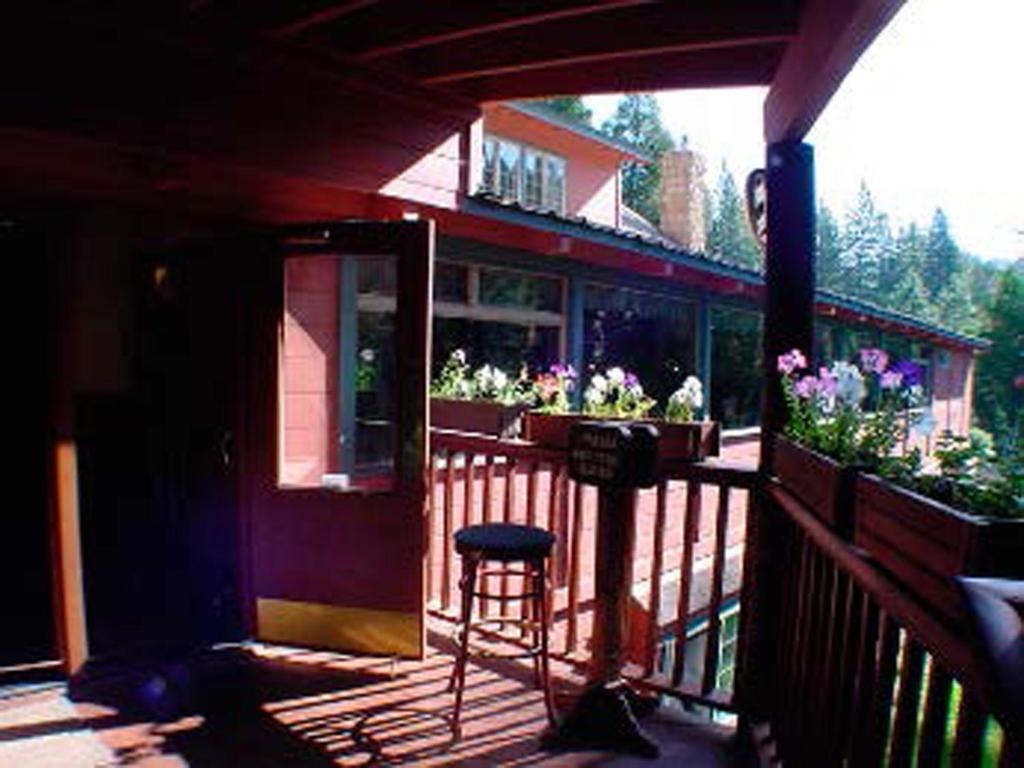 Strawberry Inn Bagian luar foto
