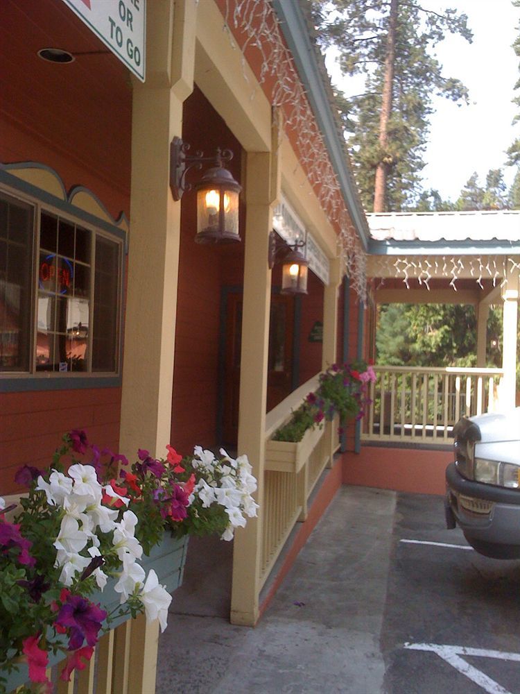 Strawberry Inn Bagian luar foto